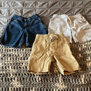 Bundle of 3 pairs of 4t boys casual shorts